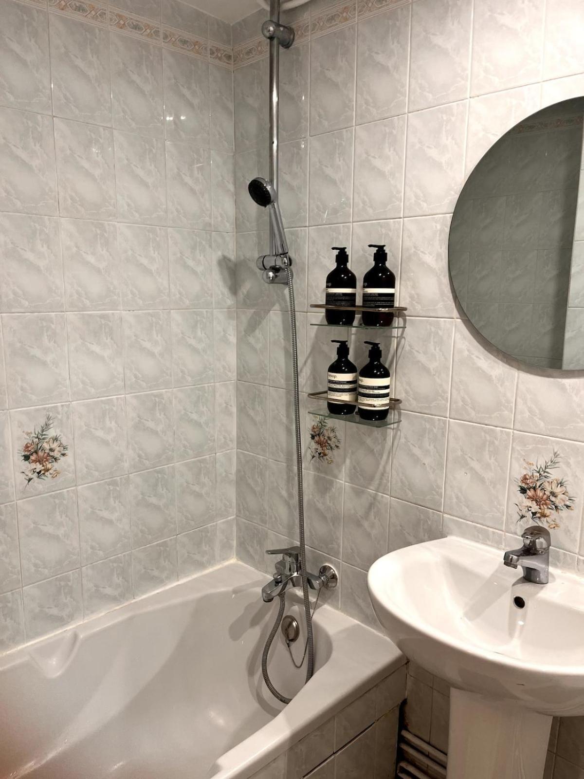 Apartment Sacre-coeur Basilica 25 Min Away Metro 3,5,8,9,11